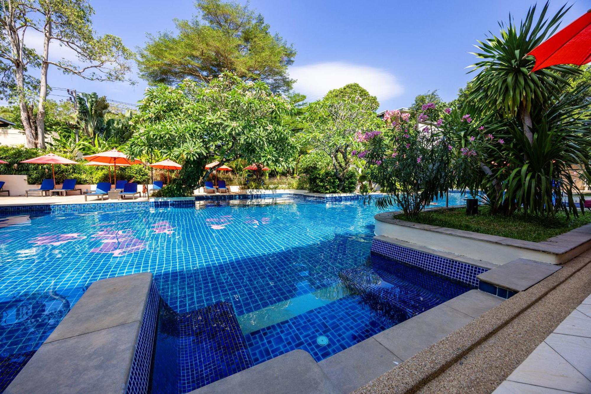 Grand Deluxe Pool access