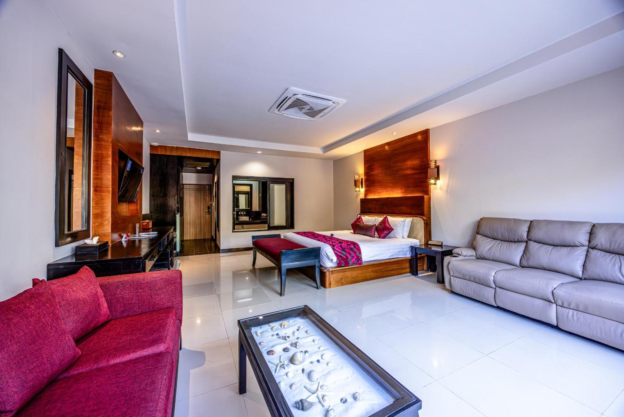Grand Deluxe Pool access
